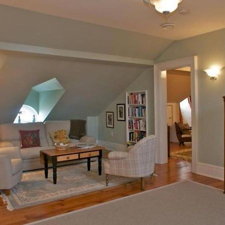 ブロックビル Maplehurst Manor Bed & Breakfast エクステリア 写真
